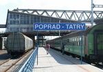 Cez zeleznicnu stanicu Poprad Tatry opat jazdia vlaky