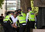 Policia zatkla hovorcov Defend Our Juries v Londyne