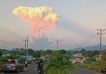 Sopka v Indonezii chrli popol uradnici vyhlasili pohotovost