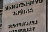 Ministerstvo vnutra riesi socialne problemy vojakov a policajtov