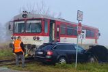 Na trase Dobra Niva Zvolen doslo k zrazke vlaku a auta