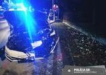 Zrazka na krizovatke v Revucej Rozbite policajne a osobne auto