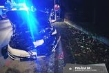 Zrazka na krizovatke v Revucej Rozbite policajne a osobne auto