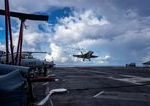 Americani posilnuju svoju pritomnost na Blizkom vychode Na miesto dorazila ich lietadlov lo USS Abraham Lincoln