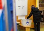 Napinave volby v Slovinsku Takmer 1 7 miliona volicov urcuje zlozenie parlamentu a buducu koaliciu