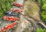 Nazov v slovencine Zasah v narocnom terene Tazka technika odstranuje rusen po minulorocnej zrazke rychlikov fotoriport