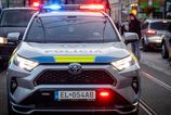 Policia patra po pachatelovi lupze so zbranou v zalozni v Bratislave