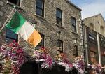 Dublin zari na jar tehlovymi domami a parkmi Mierne pocasie praje nakupom prechadzkam a posedeniu v baroch