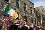 Dublin zari na jar tehlovymi domami a parkmi Mierne pocasie praje nakupom prechadzkam a posedeniu v baroch