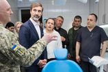 Juraj Blanar na Ukrajine daroval lekarske pristroje za statistice eur a vyzdvihol pracu miestnych lekarov