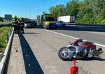 nehoda pred mostom lanfranconi zrazka auta s motorkarom zablokovala vjazd na d2 vytvaraju sa kolony