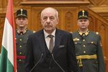 Madarsky prezident vaha s podpisom ustavnej novely meni pravidla pre sudcov aj prezidenta