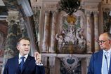 Merz slubuje Macronovi uzke partnerstvo Spolocny zavazok k zjednotenej Evrope ma byt pilierom Berlinu
