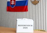 Referendum 2026 ONLINE Volebne miestnosti su otvorene ludia hlasuju o dvoch otazkach