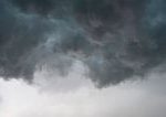 Rumunsko postihla smrtelna burka a chaos v metropole V Bukuresti zaplavilo metro a tisice ludi ziadaju o pomoc