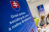 nezamestnanost na slovensku po mesiacoch rastie pocet ludi bez prace prekonal hranicu 142 tisic