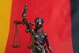 Nemecky sud odsudil na dozivotie 25rocneho Afganca ktory minuly rok prenikol autom do davu ludi v Mnichove