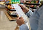 Slovaci viac minaju v kamennych obchodoch Maloobchodne trzby druhy mesiac po sebe realne vzrastli o 2 percenta
