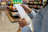 Slovaci viac minaju v kamennych obchodoch Maloobchodne trzby druhy mesiac po sebe realne vzrastli o 2 percenta