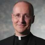 Americký kňaz Martin: Boh miluje aj LGBTQ+ ľudí. Je to základné učenie cirkvi