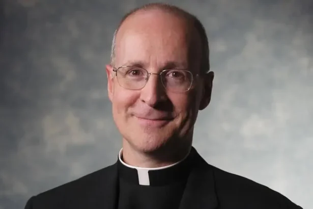 Americký kňaz Martin: Boh miluje aj LGBTQ+ ľudí. Je to základné učenie cirkvi