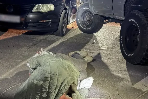 Bratislava: Po krádeži auta na čerpacej stanici svedkovia po naháňačke zadržali páchateľa