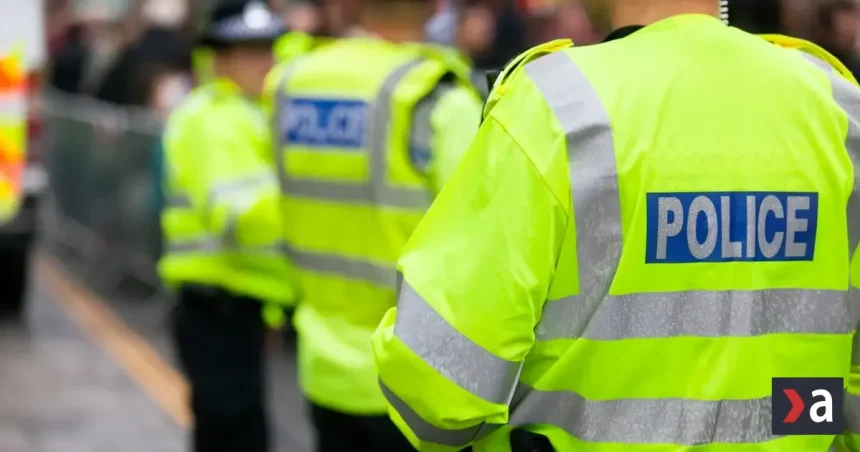 Britská polícia zadržala päť mužov podozrivých z prípravy terorizmu