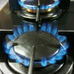 Burzy zareagovali poklesom cien energií, plyn sa zlacnil o bezmála desatinu