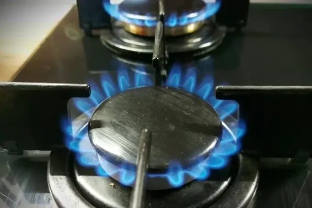Burzy zareagovali poklesom cien energií, plyn sa zlacnil o bezmála desatinu