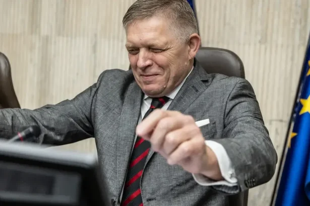 Česi sa smejú z Fica, prirovnávajú ho k popletenému kráľovi z Pyšnej princeznej
