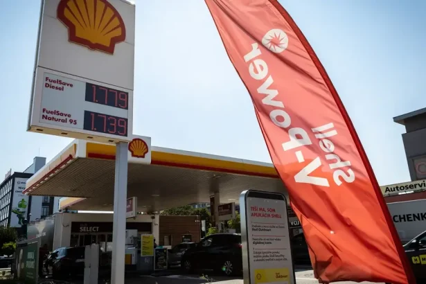 Česko zníži daň z nafty na minimum a zastropuje marže na pumpách