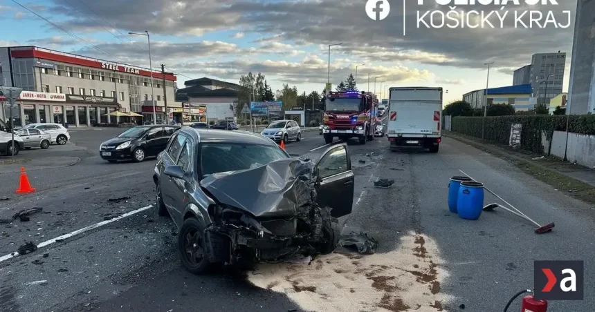 Cestu na východ komplikuje nehoda: zrazili sa tri autá, polícia odporúča obchádzku