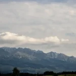 Chladná noc prináša lokálne hmly a teploty klesnú na dva stupne
