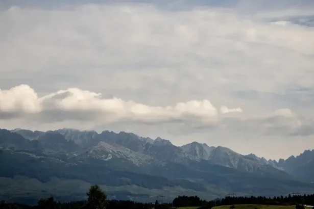 Chladná noc prináša lokálne hmly a teploty klesnú na dva stupne