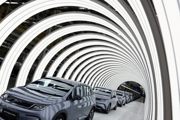 Čínske automobilky zachraňujú zahraničných motoristov. Vyčnievajú dva štáty