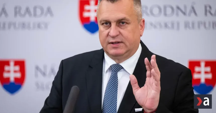 Danko hrozí Ficovi: Ak Taraba neodíde, odvolám ho s kýmkoľvek