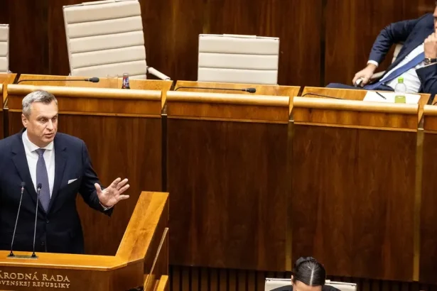 Danko prekabátil Fica. Zúročí to Republika?