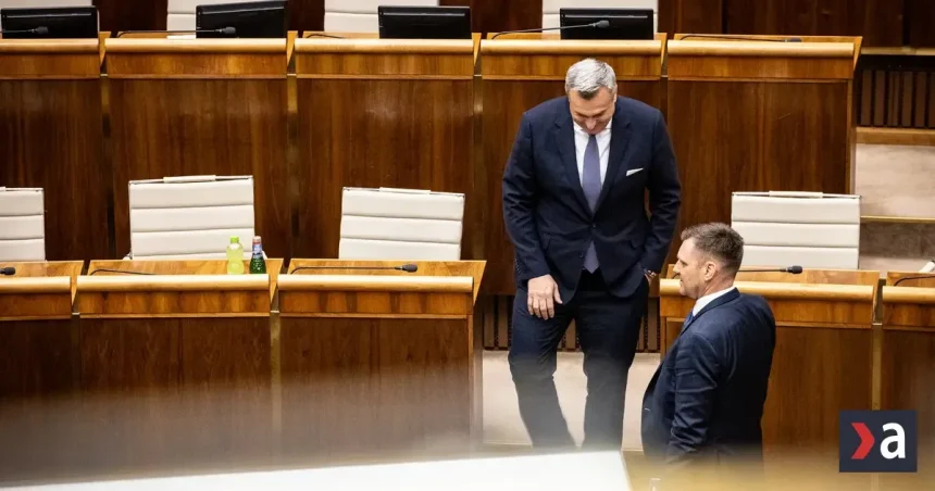 Danko sa Tarabovi smial na schodoch, potom ho zosadil. Koalíciu čakajú náročné dni