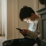 Deti treba chrániť pred nebezpečným Facebookom a Instagramom