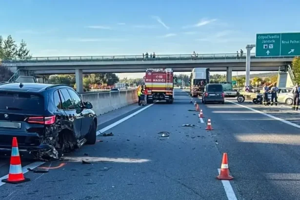 Dopravná nehoda na D1 pred Prešovom blokuje diaľnicu, prejazdný je len jeden pruh