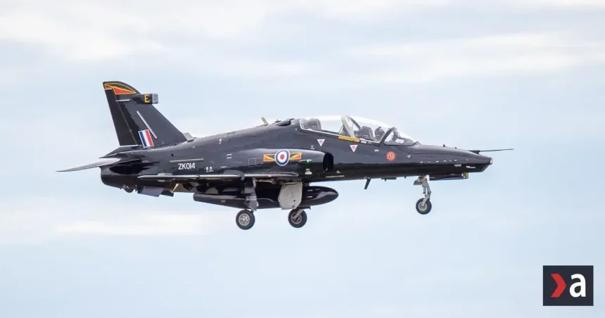 Dráma pri Anglesey: piloti vyskočili z cvičného stroja, zranenia ľahké