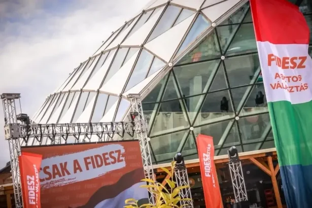 Fidesz žiada obnovenie cenového stropu na palivá, kompenzáciu považuje za smiešnu