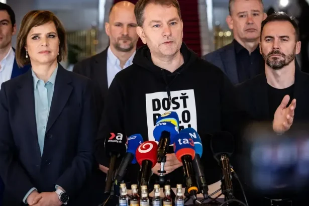 Hnutie Slovensko žiada parlament riešiť drahé palivá a chce kresať platy ministrom