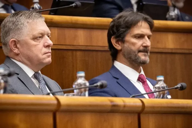 Kaliňák má novú veľkú kauzu, no neotriasla ním. Pred novinármi hodinu kľučkoval