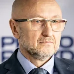 Kandiduje za Zoroslava Kollára, funkciu mal za Borisa Kollára
