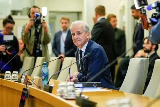 Komisia preverí 30 rokov nórskej diplomacie, Epsteinove kontakty sa vyšetrujú