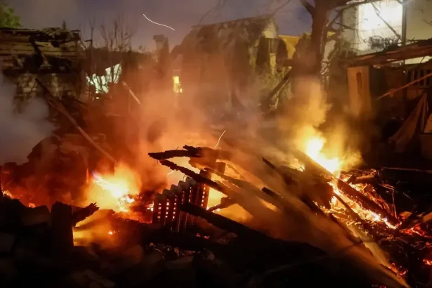 Kyjev zasiahol masívny útok. Ruské rakety a drony zabili dvoch ľudí