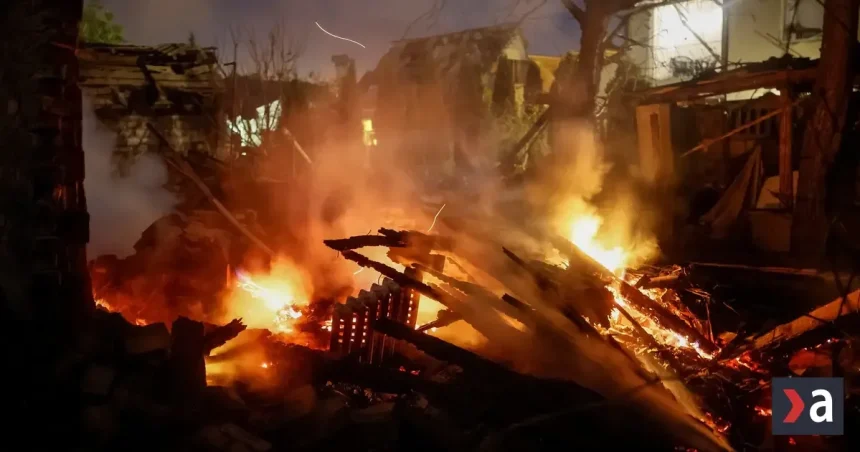 Kyjev zasiahol masívny útok. Ruské rakety a drony zabili dvoch ľudí
