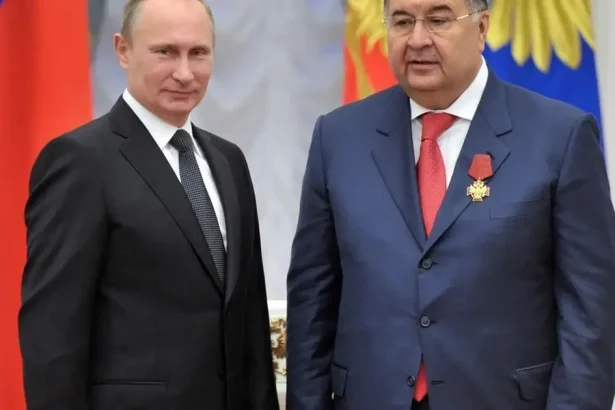 Lotyšsko blokuje kompromis o sankciách, odmieta vyradenie Usmanova a Fridmana