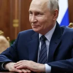 Moskva skúša, kam až môže zájsť. NATO by malo konať s rozvahou, uviedol britský maršal